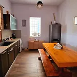 Nyaraló Seva House Monólithosz